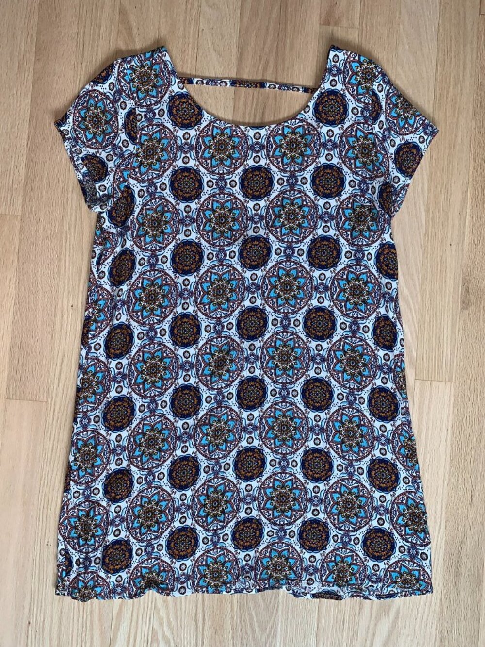 Lulus Medallion Print Shift Dress Size S Open Back Crepe Tunic Blue Brown
